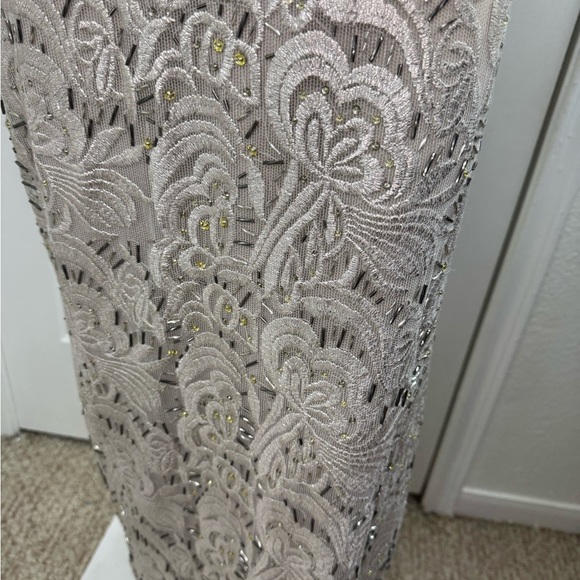 Kay Unger Elegant Lace Sequio Evening Gown Size 6. #185 - Picture 8 of 11